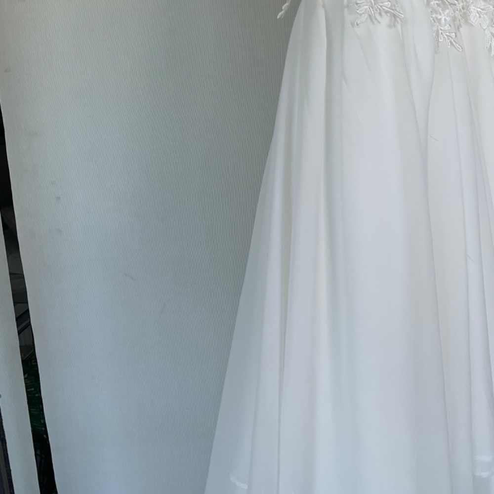Custom Wedding gown - Picture 9 of 14